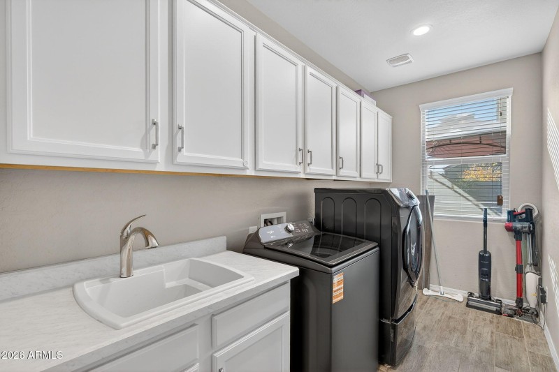 48-web-or-mls-19-E Reins Rd