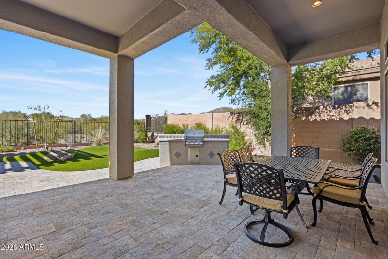 47-web-or-mls-41008-n-club-pointe-dr