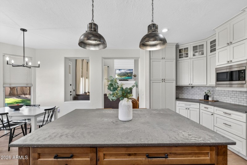 24-web-or-mls-72- W Hackberry Dr