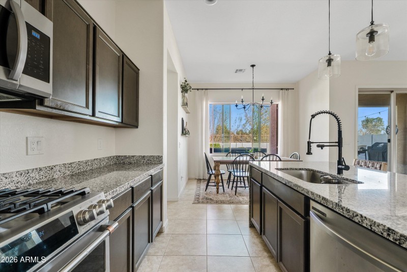 Eat-In Kitchen