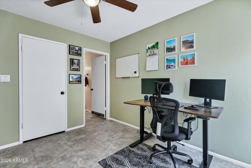 1832 S River Dr-11