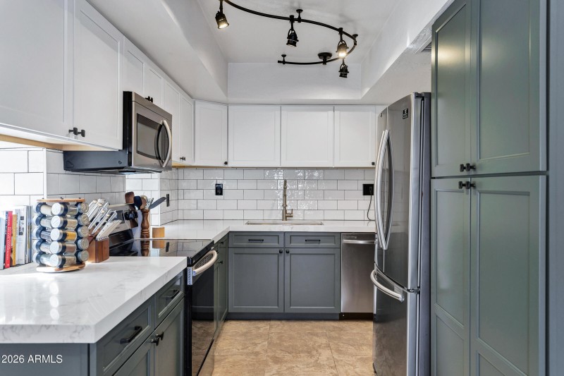 1832 S River Dr-16