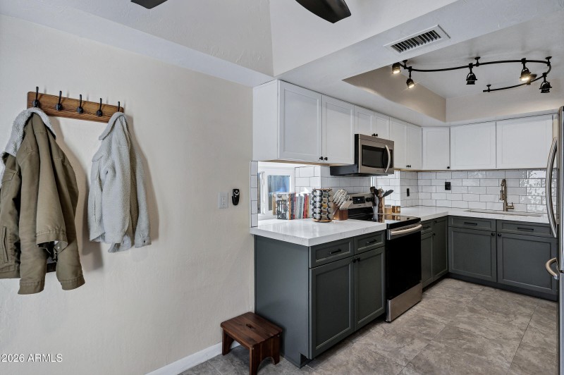 1832 S River Dr-18