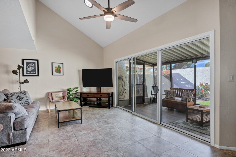 1832 S River Dr-25