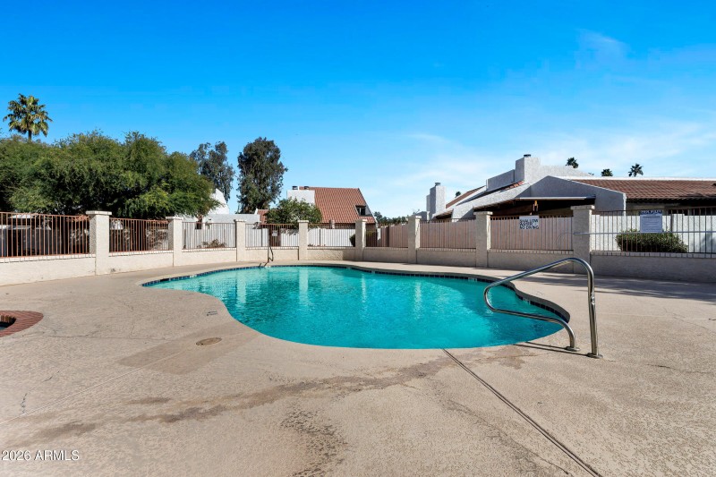 1832 S River Dr-43