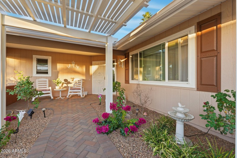 004-front-patio