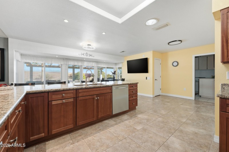 012-kitchen