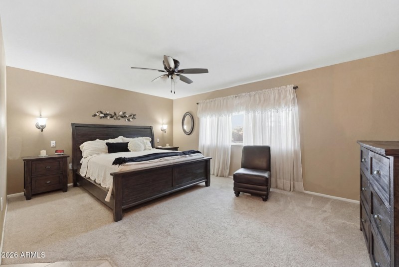 017-primary-bedroom