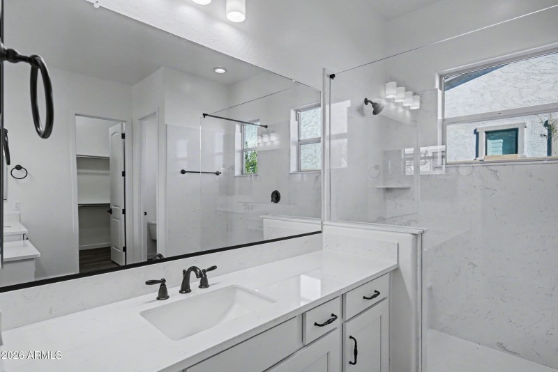 8032 E June Cir-31