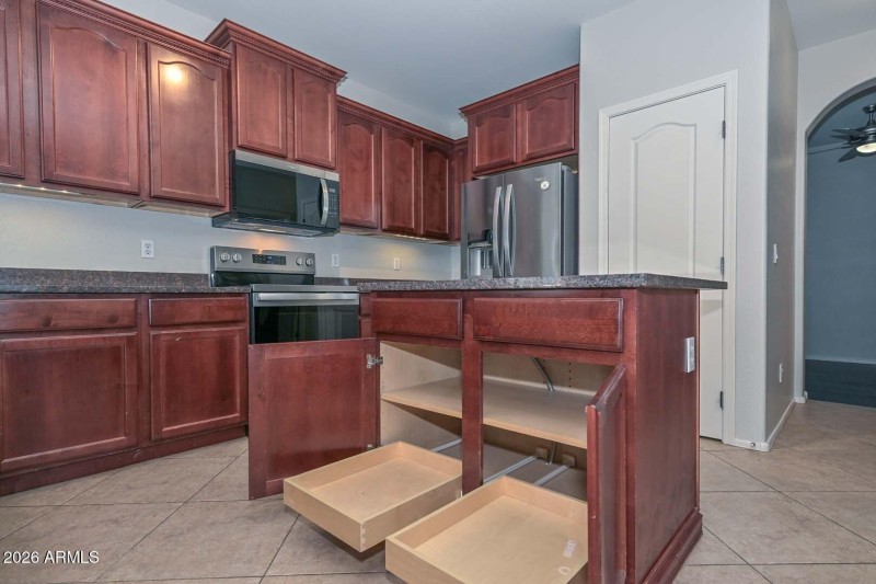 Kitchen-Slide Outs