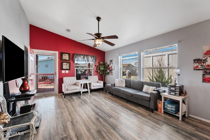 6-Living Room (1)