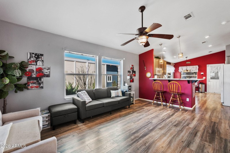 7-Living Room (2)