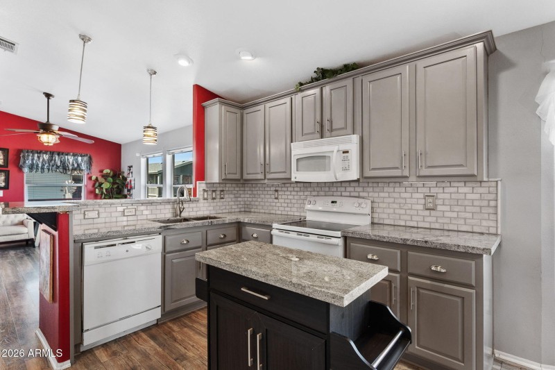 12-Kitchen (2)