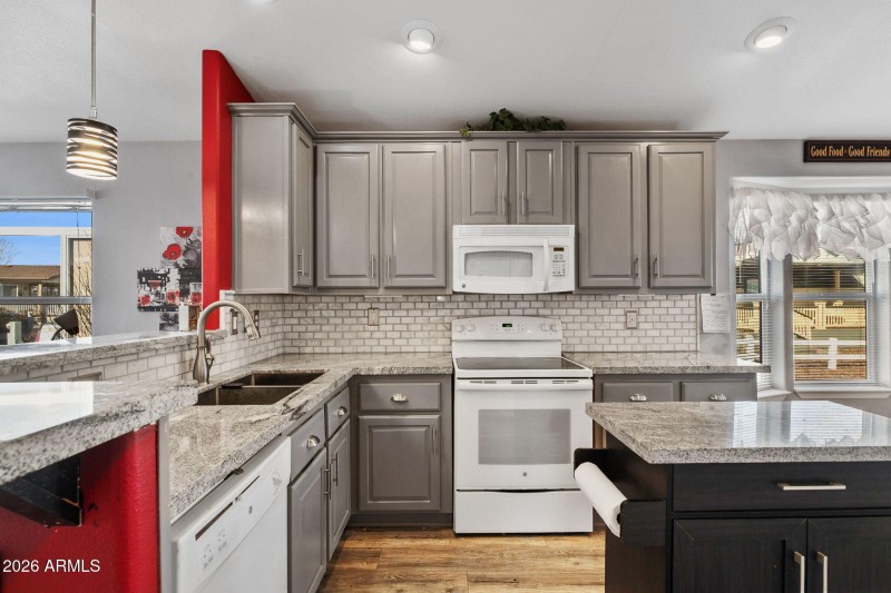 13-Kitchen (3)