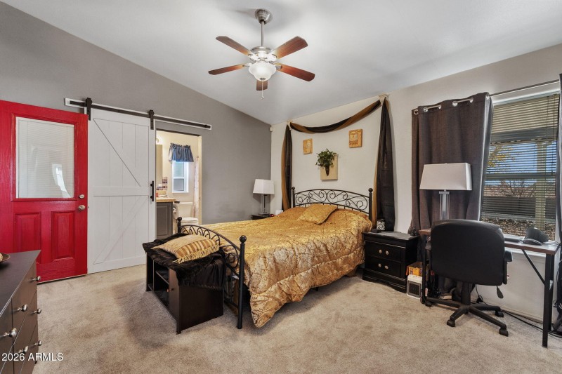 21-Primary Bedroom (1)