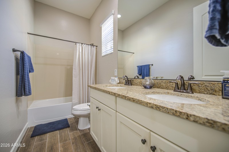 Bathroom 2-pic 2