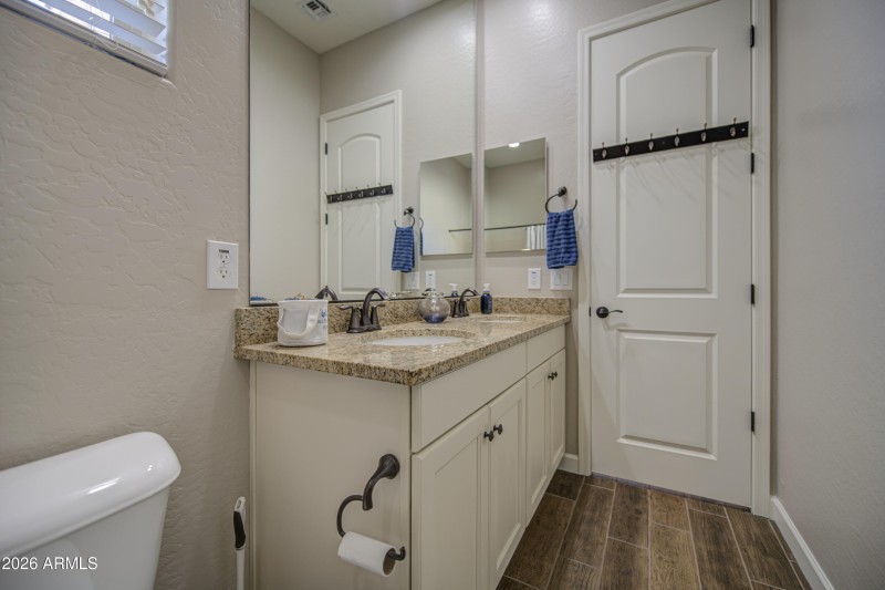 Bathroom 2-pic 3