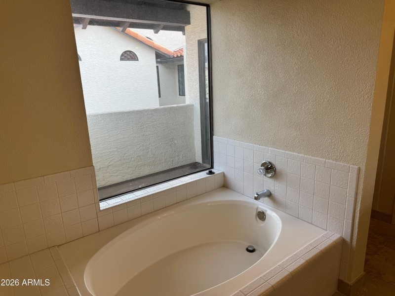 Primary soaking tub