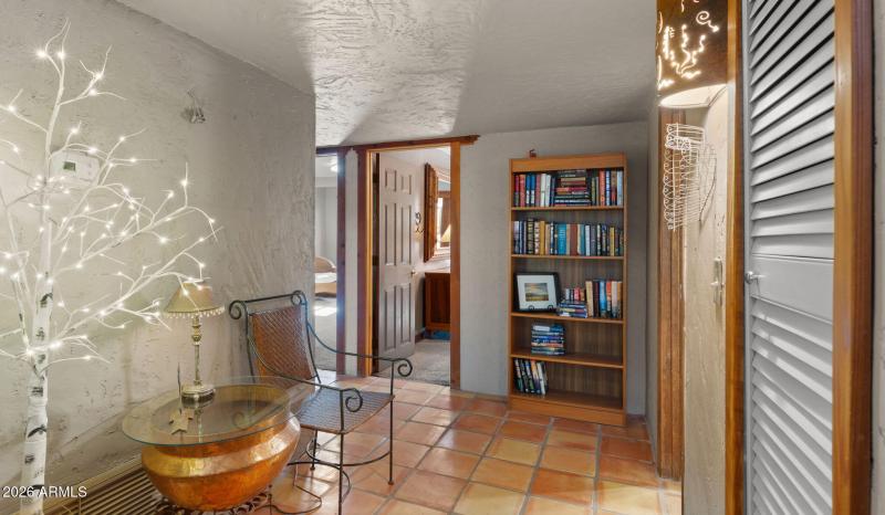 35-web-or-mls-Hallway2