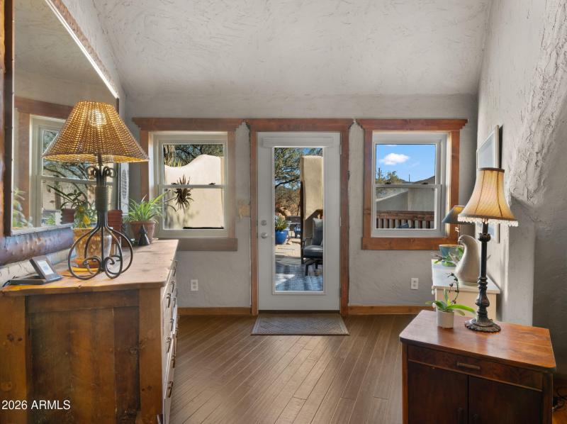 58-web-or-mls-Pool Entrance