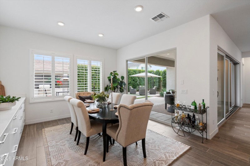 20-Dining Area