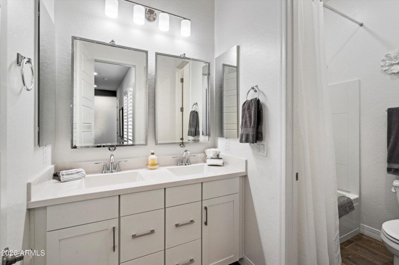 32-Bathroom