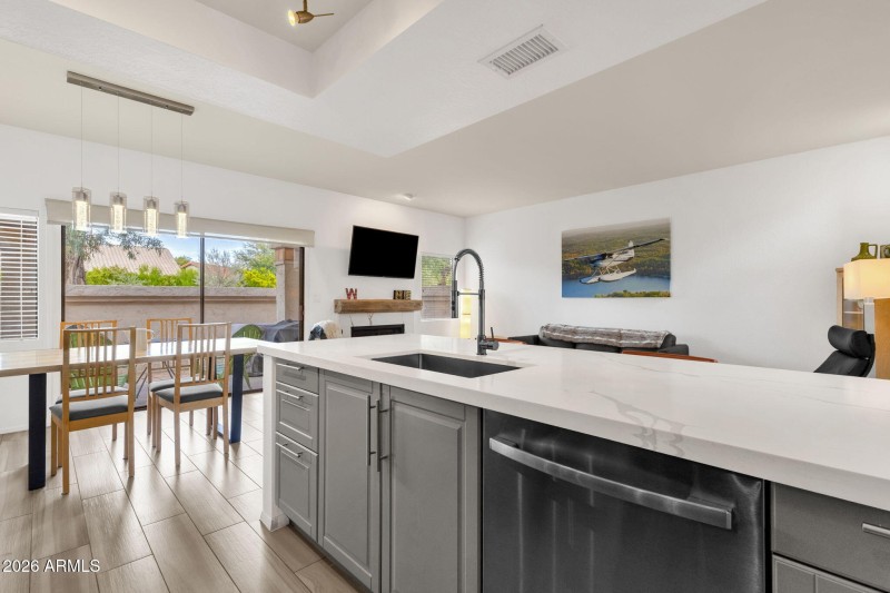 17-web-or-mls-9705-e-mountain-view-rd-10