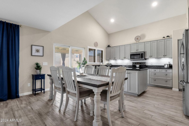 13-web-or-mls-18110-n-skyhawk-dr