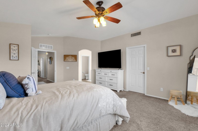 28-web-or-mls-18110-n-skyhawk-dr