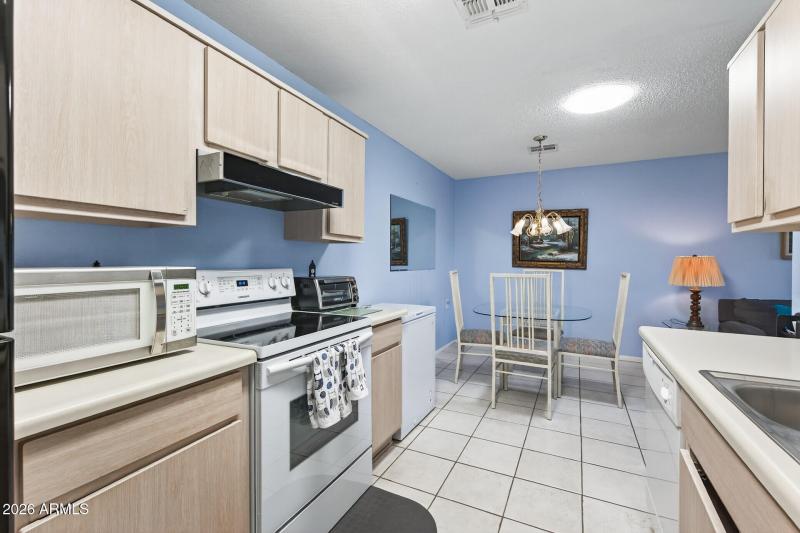 20_14300_W_Bell_Unit_5120_mls