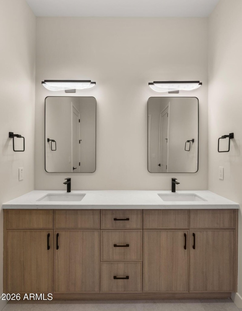 Bathroom 2/Jack and Jill