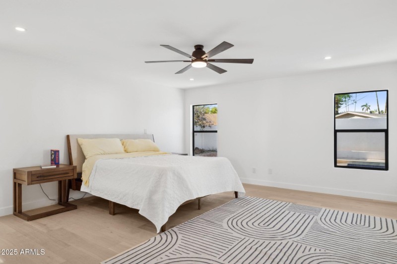 16-web-or-mls-342-e-orangewood-ave