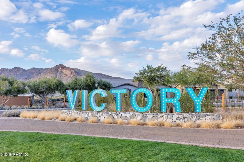 VICTORY sign