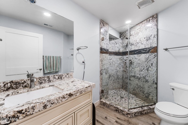 Full Bath (Guest house)