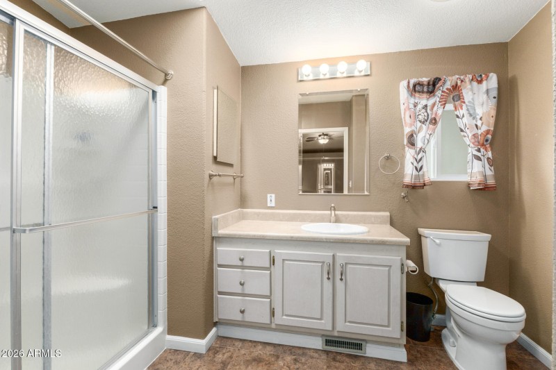 Main/Mstr Bath