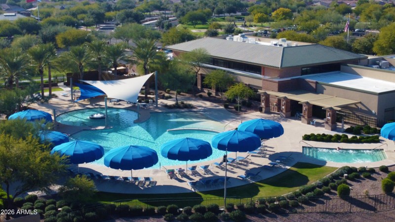 Outdoor Pool & Spa