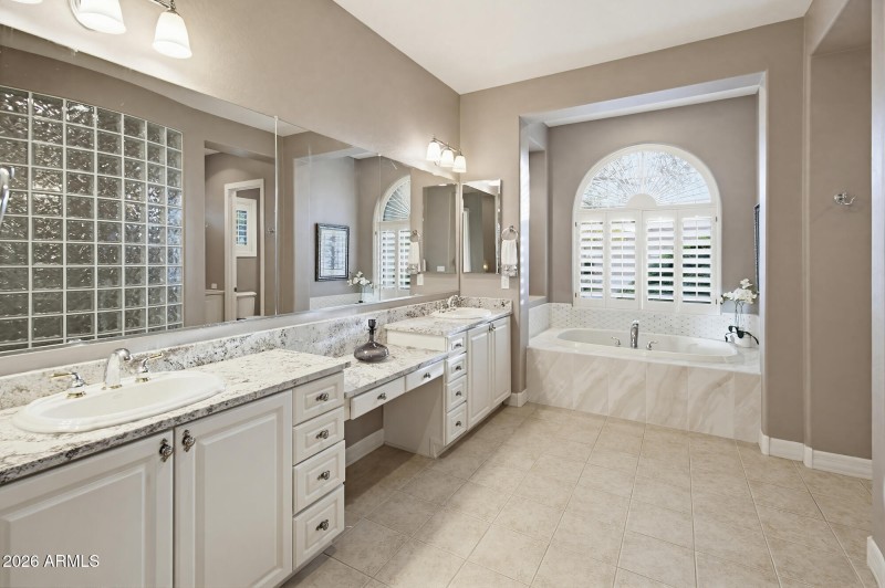1813 W Camargo Ct-5