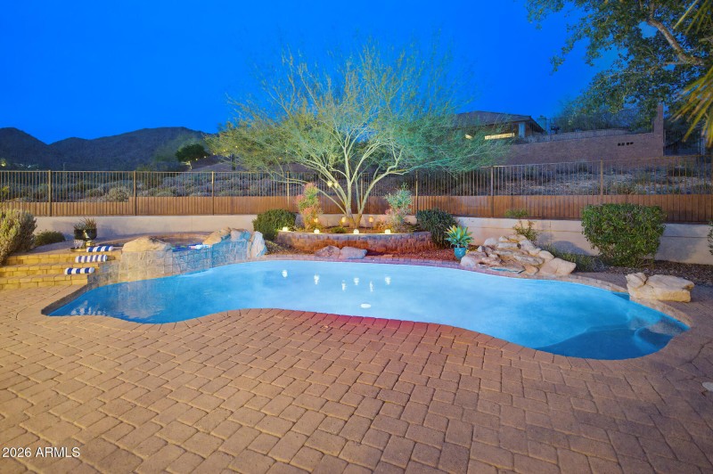 1813 W Camargo Ct-105