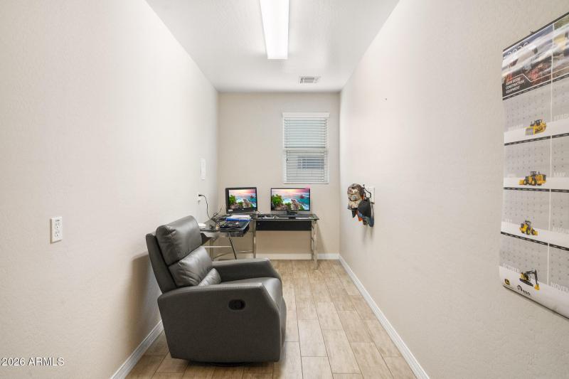 11511 E Seaver-12