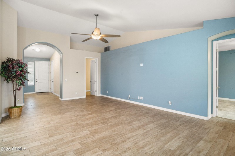 11511 E Seaver-19