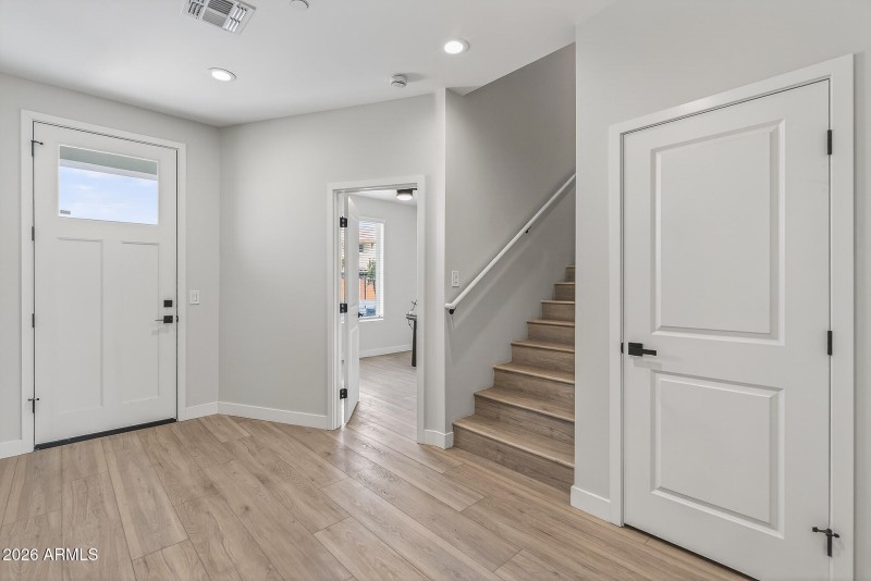 26) FOYER