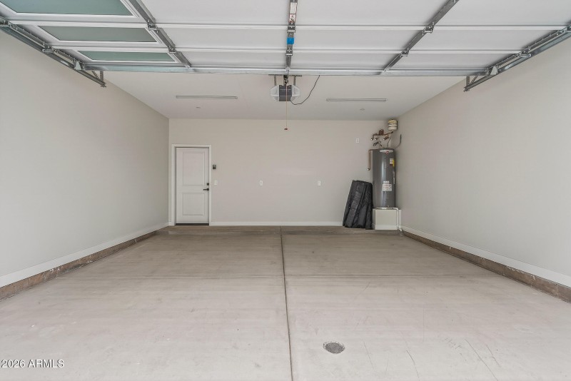 30B) GARAGE