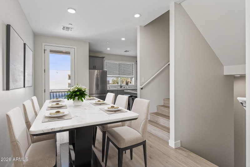 8VS) DINING