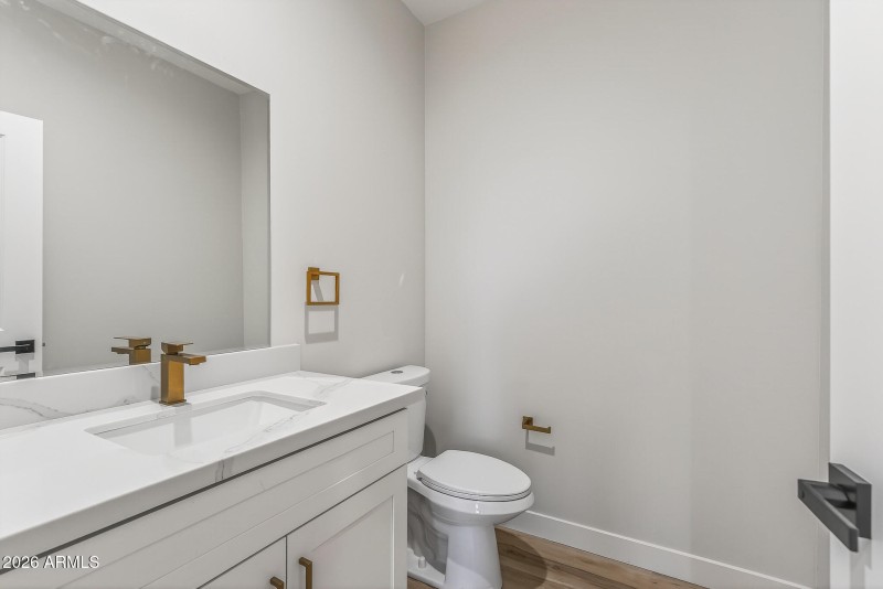 9) BATH_FLR 2