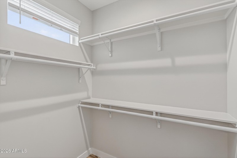 23) BED 2 CLOSET