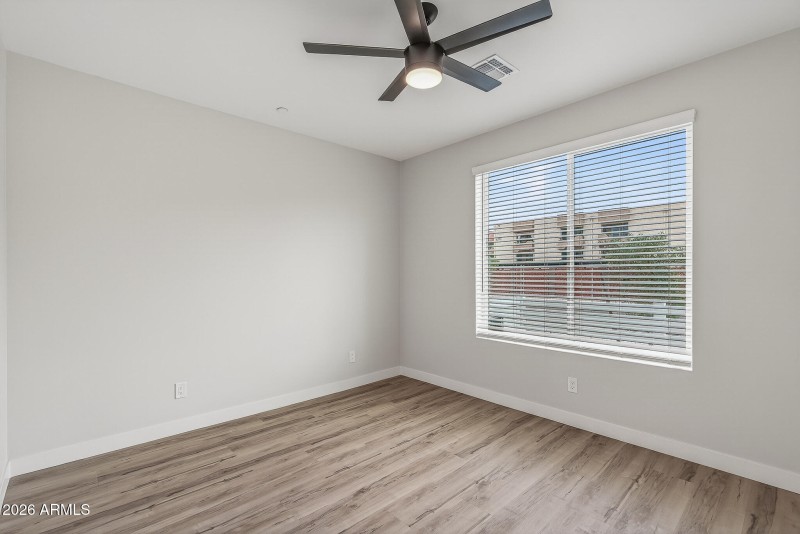 26) OFFICE_FLR 1