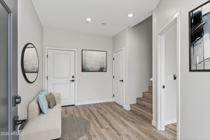 25VS) FOYER