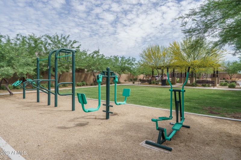 33) PARK BEHIND