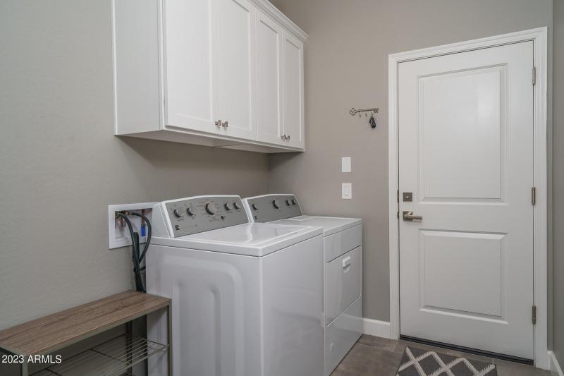 35) LAUNDRY