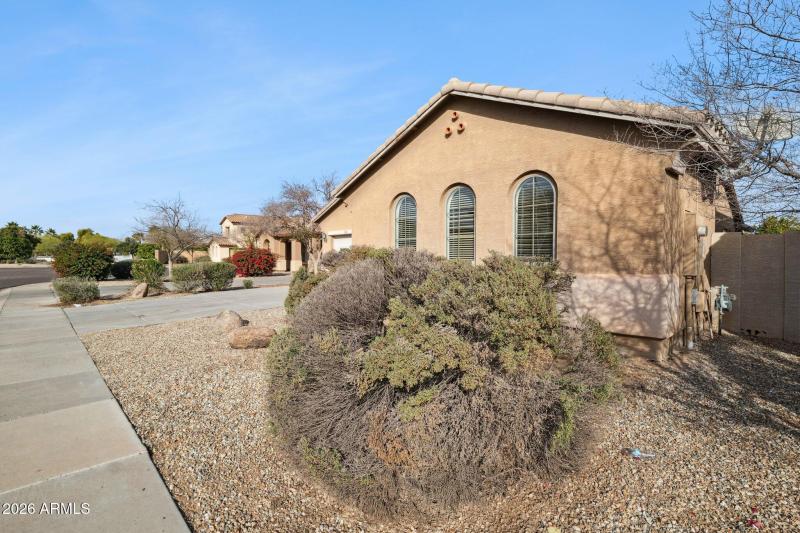 4-web-or-mls-15454-w-statler-cir